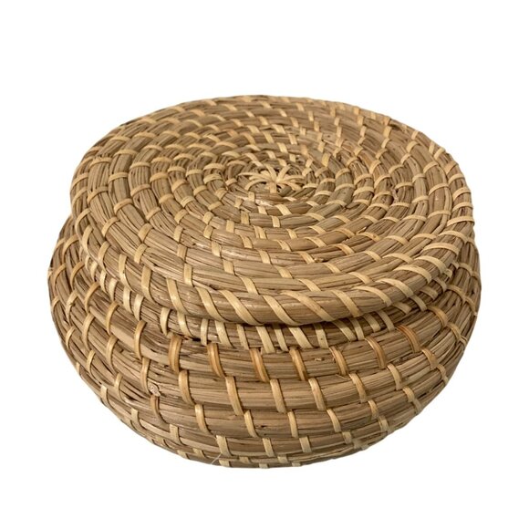 Woven Seagrass Basket With Lid - Picture 1 of 9